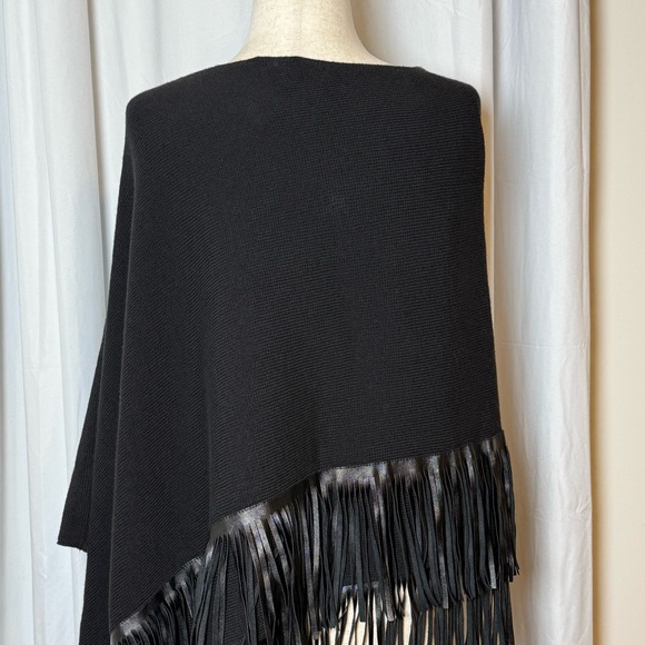 Chico’s Melissa Fringe Poncho Sweater One Size Faux Leather Fringe - Picture 8 of 12